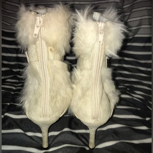 Pierre Dumas Cream Colored, Strapped, Faux Fur Ankle Boots with Heel sz 9 - Picture 3 of 8